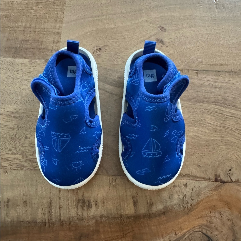 Tag Blue Kids water Shoes with Nautical Design size 4